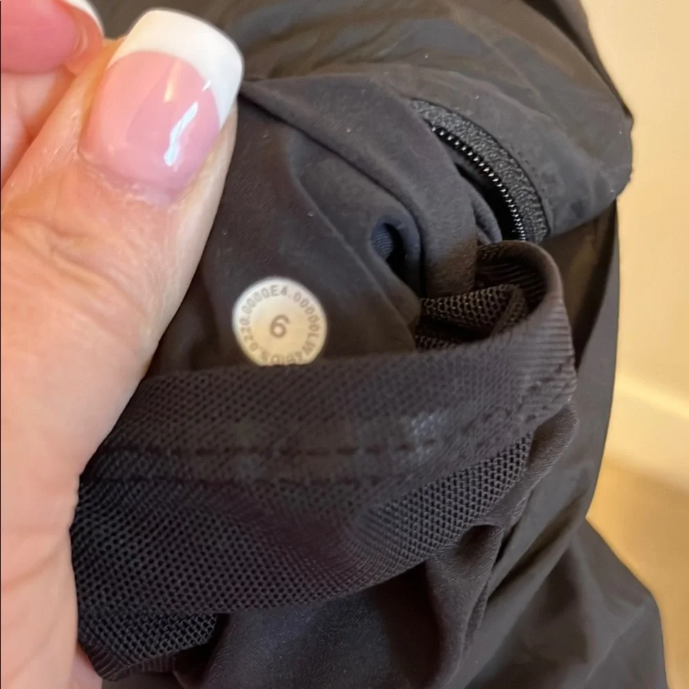 EUC Lululemon Black Bomber Jacket Reversible and Relaxed Fit